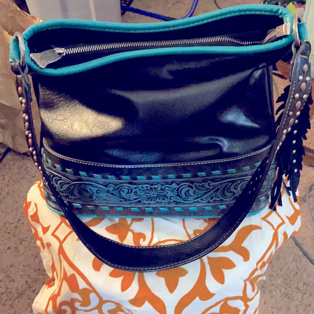 💯 genuine leather got locally from designer